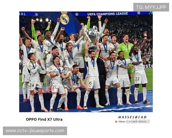 多特蒙德主场球迷巨型TIFO致敬欧冠历史经典时刻