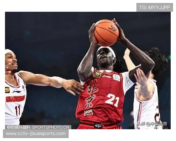 北京北汽队主场105比74大胜广东东阳光队。 北京北汽队主场105比74大胜广东东阳光队。